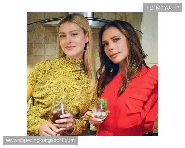 低调生活中的足球明星妻子如何在光环下守护家庭与爱情